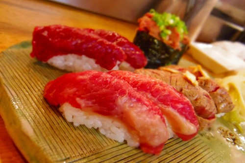 5 Sushi Ini Diberi Topping Tak Biasa, Mulai dari Daging Kuda Hingga Sperma Ikan 5 Sushi Ini Diberi Topping Tak Biasa, Mulai dari Daging Kuda Hingga Sperma Ikan