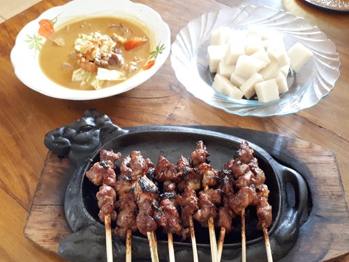 Warung Sate Pak Gino: Gurih Mantap! Sate Kambing Selap Gajih dan Tongseng Khas Sidareja Warung Sate Pak Gino: Gurih Mantap! Sate Kambing Selap Gajih dan Tongseng Khas Sidareja