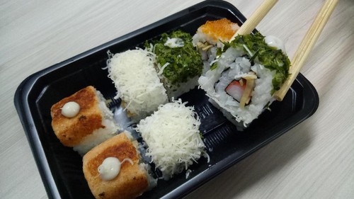 Mencicip Sushi dari 2 Gerai Online dengan Harga Terjangkau, Mana yang Enak? Mencicip Sushi dari 2 Gerai Online dengan Harga Terjangkau, Mana yang Enak?