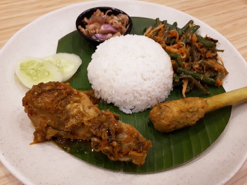 Rempah Bali: Gurih Pedas Gurame Bakar Jimbaran dan Nasi Berlauk Ayam Betutu Rempah Bali: Gurih Pedas Gurame Bakar Jimbaran dan Nasi Berlauk Ayam Betutu