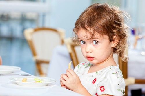 Agar Anak Tak Rewel Saat Makan di Restoran, Perhatikan 5 Hal Ini! Agar Anak Tak Rewel Saat Makan di Restoran, Perhatikan 5 Hal Ini!