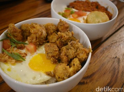 Eatsomnia: Lapar Tengah Malam? Di Sini Ada Rice Bowl Wagyu Rica dan Ayam Telur Asin Eatsomnia: Lapar Tengah Malam? Di Sini Ada Rice Bowl Wagyu Rica dan Ayam Telur Asin