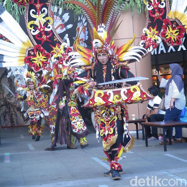 Pesta Karnaval Terbesar Indonesia Jember Fashion Carnaval 